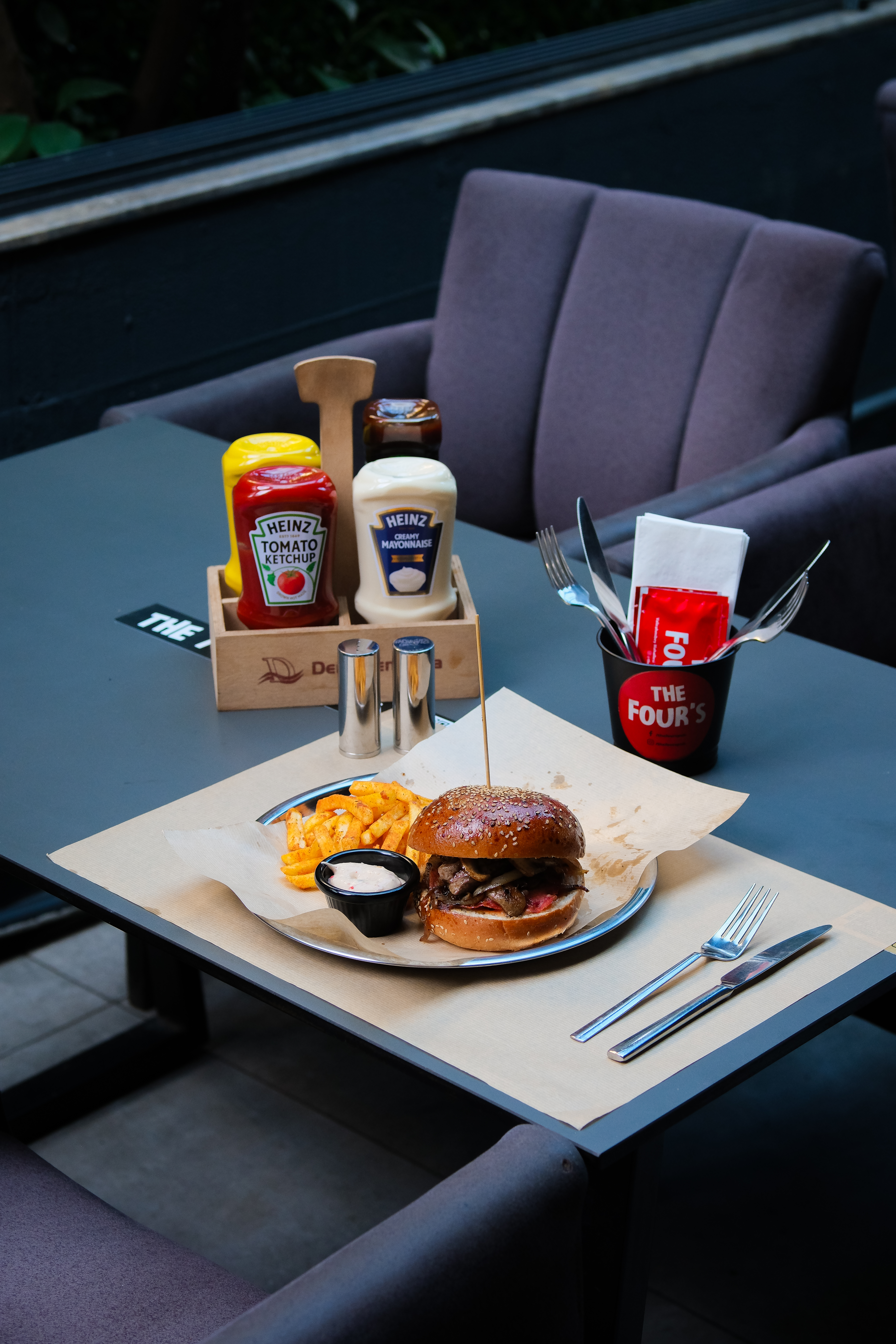 The Four's Pub Atmosfer Görseli